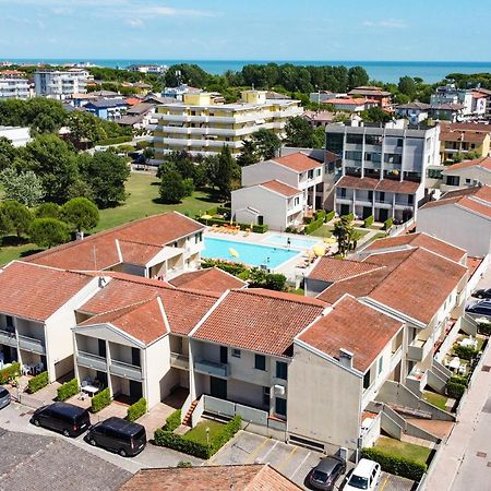 Apartament With Swimming Pool Caorle Exterior foto