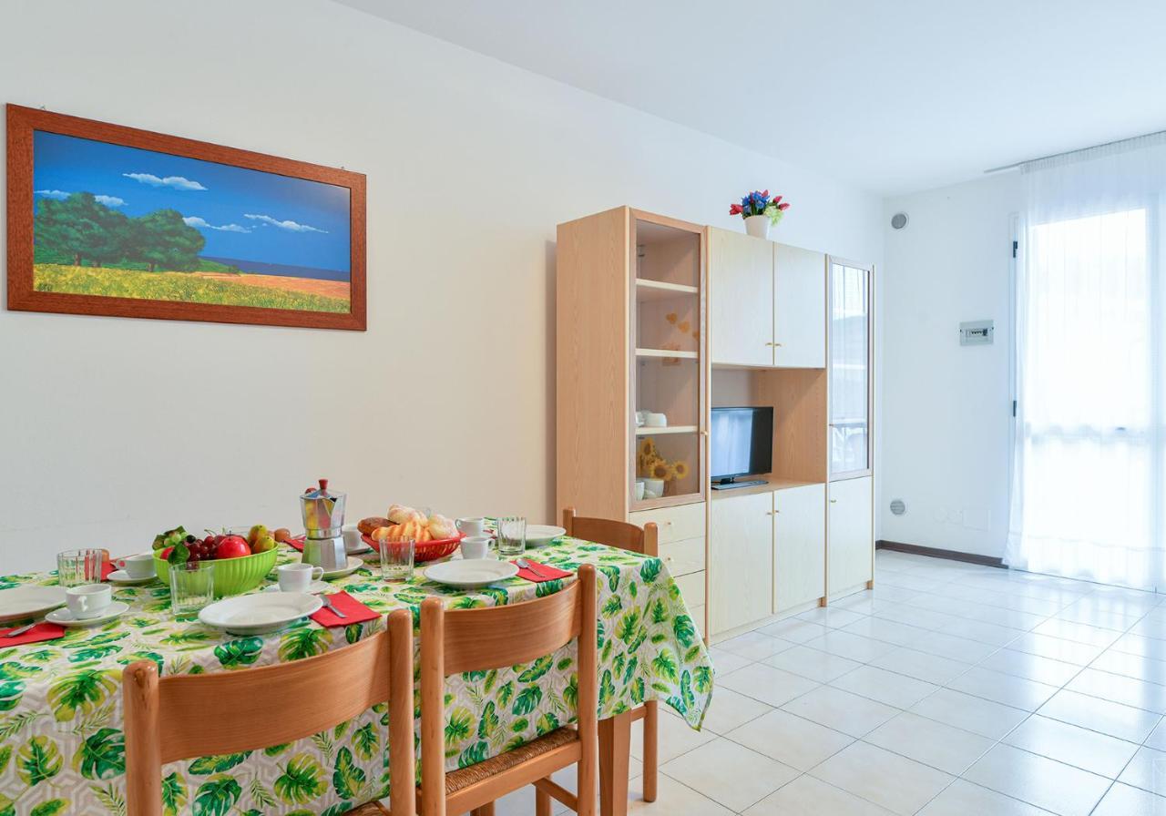 Apartament With Swimming Pool Caorle Exterior foto