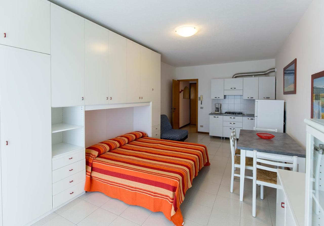 Apartament With Swimming Pool Caorle Exterior foto