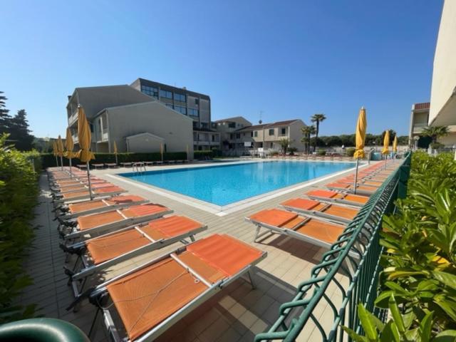Apartament With Swimming Pool Caorle Exterior foto