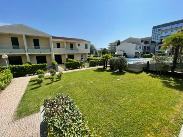 Apartament With Swimming Pool Caorle Exterior foto