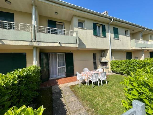 Apartament With Swimming Pool Caorle Exterior foto