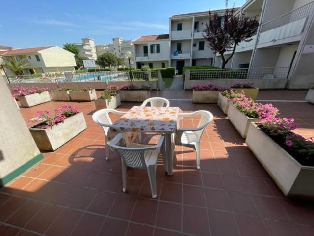 Apartament With Swimming Pool Caorle Exterior foto